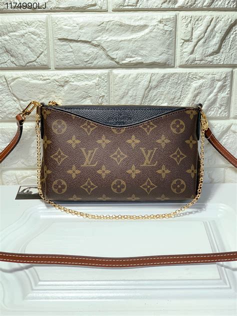 louis vuitton pochette ebay|louis vuitton bag with pouch.